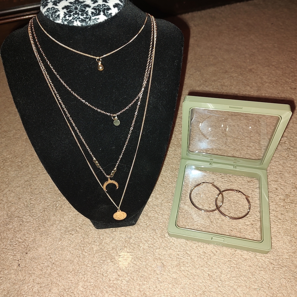 Elegant Gold Layered Necklace Set